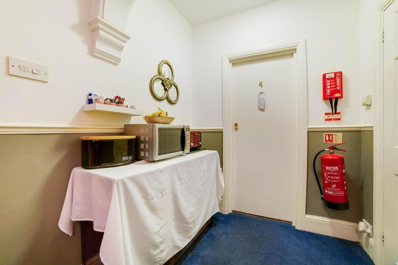 Airport Lodge Фарнбъро Екстериор снимка