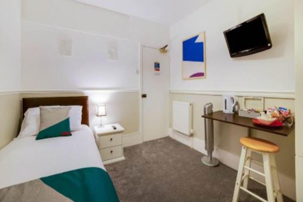 Airport Lodge Фарнбъро Екстериор снимка